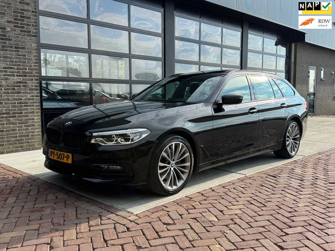 BMW 5-serie Touring - 520i High Executive | Pano | 360 Cam | Leer | - AutoWereld.nl
