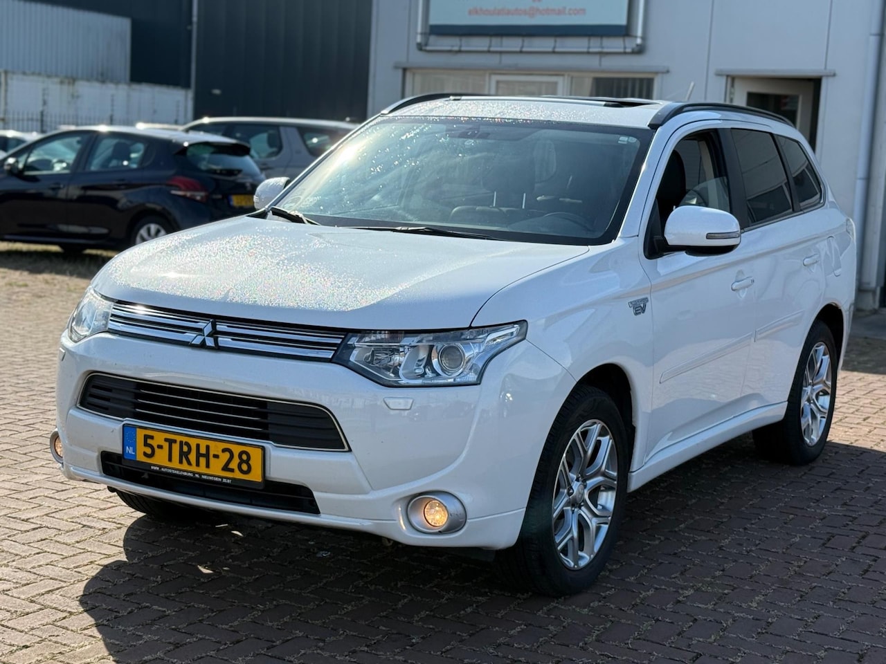 Mitsubishi Outlander - 2.0 PHEV Instyle Export - AutoWereld.nl