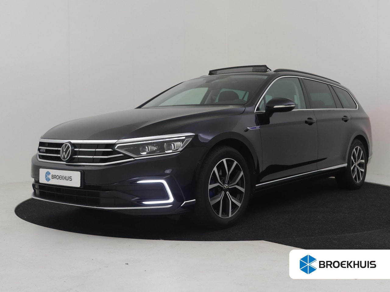 Volkswagen Passat Variant - GTE Business 218pk | Trekhaak | Matrix koplampen | Park assist | Panorama dak  | Cameraa a - AutoWereld.nl