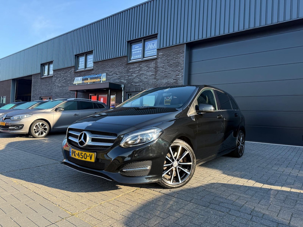 Mercedes-Benz B-klasse - 180 Activity Edition | 12MND GARANTIE | AUTOMAAT | NAVI | LED | LEDER | NL-AUTO | - AutoWereld.nl