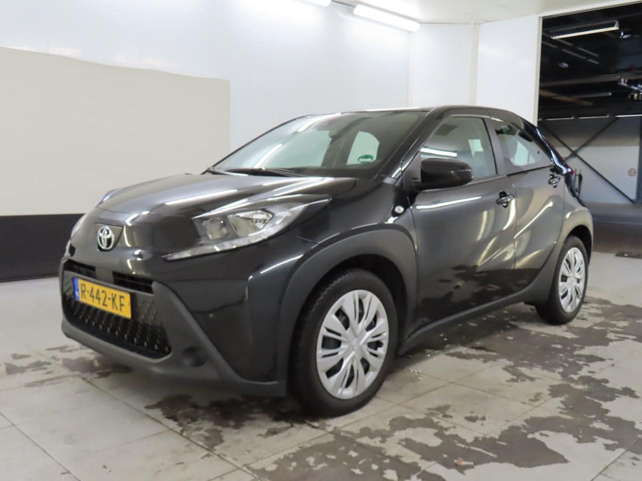 Toyota Aygo X - 1.0 VVT-i MT play 1.0 VVT-i MT 72pk Play - AutoWereld.nl