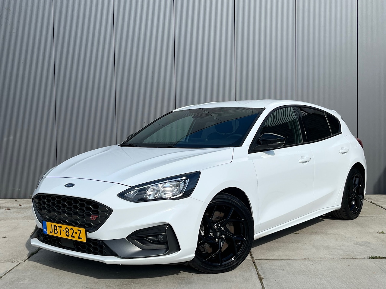 Ford Focus - 2.3 EcoBoost ST-3 / Carplay / Winterpakket / Recaro - AutoWereld.nl