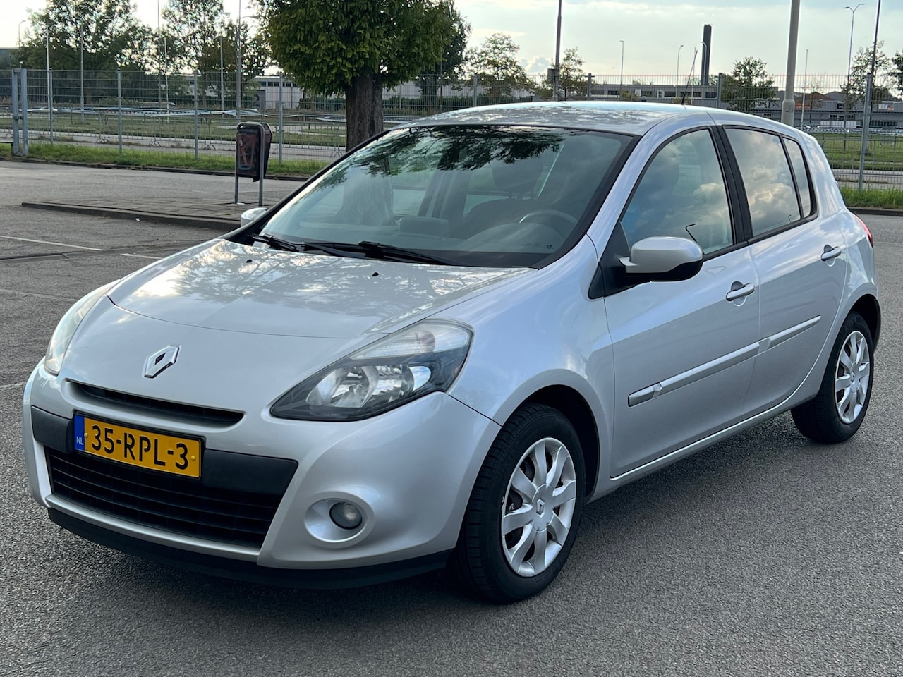 Renault Clio - 1.5 dCi 65kW Collection - Airco - Navi - AutoWereld.nl