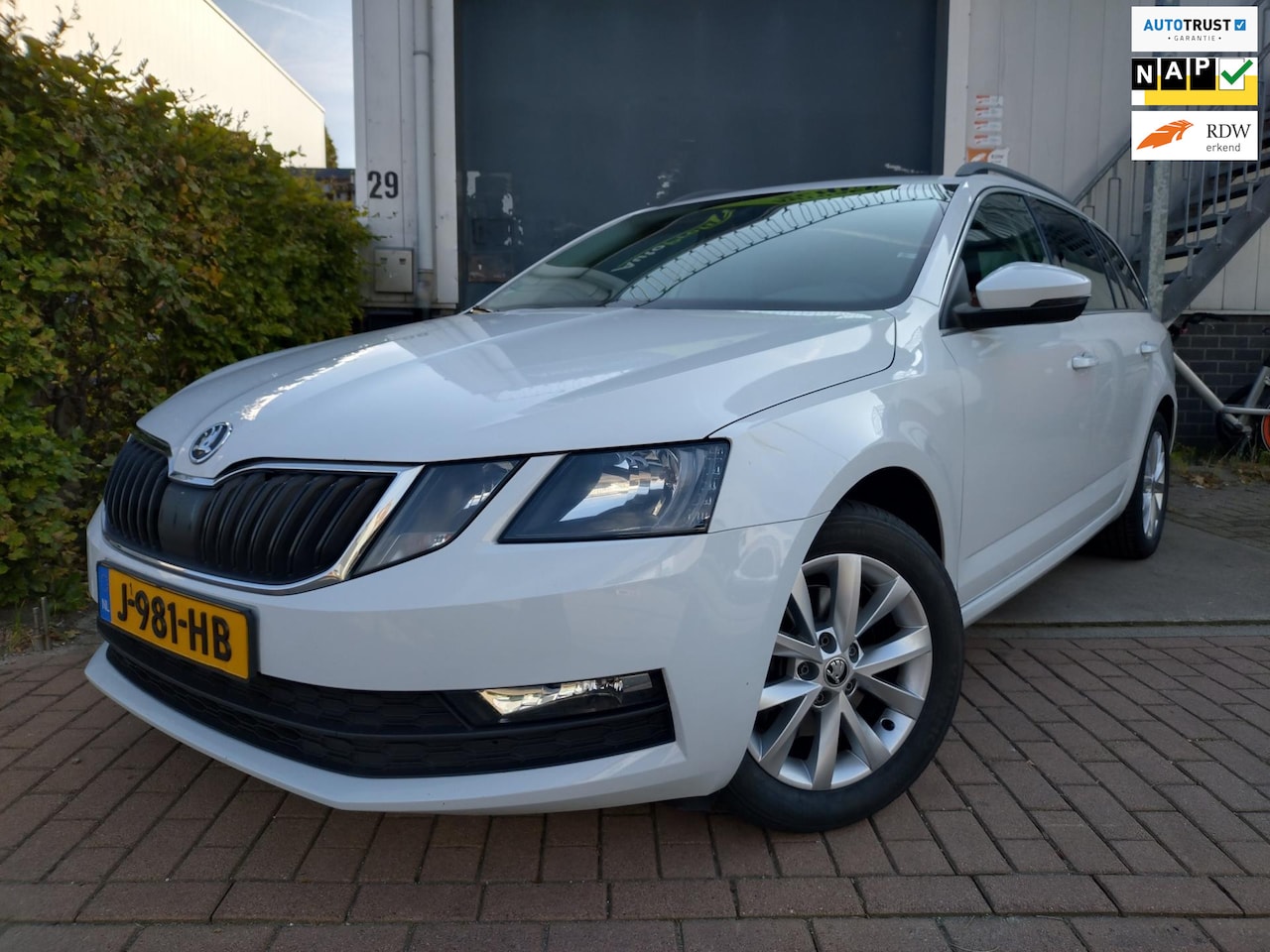 Skoda Octavia Combi - 1.0 TSI Greentech Business Edition stoelverwarming - AutoWereld.nl
