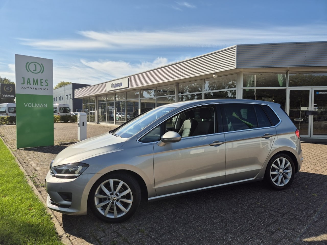 Volkswagen Golf Sportsvan - 1.4 TSI Business Edidition Connected - AutoWereld.nl