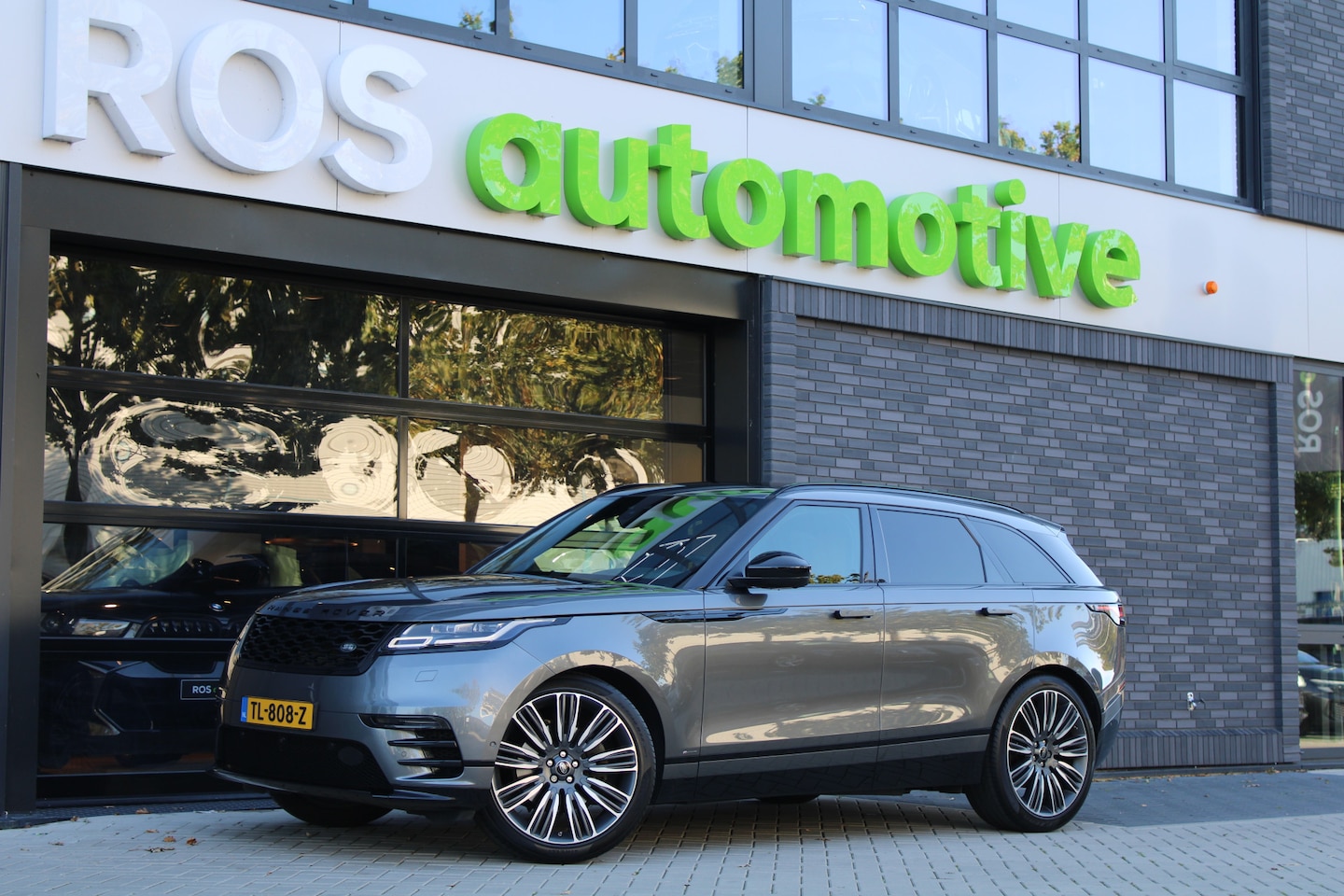 Land Rover Range Rover Velar - 2.0 I4 Turbo AWD R-Dynamic HSE | NAP | VOL! | MASSAGE | STOELKOELING | HUD | LUCHTVERING | - AutoWereld.nl