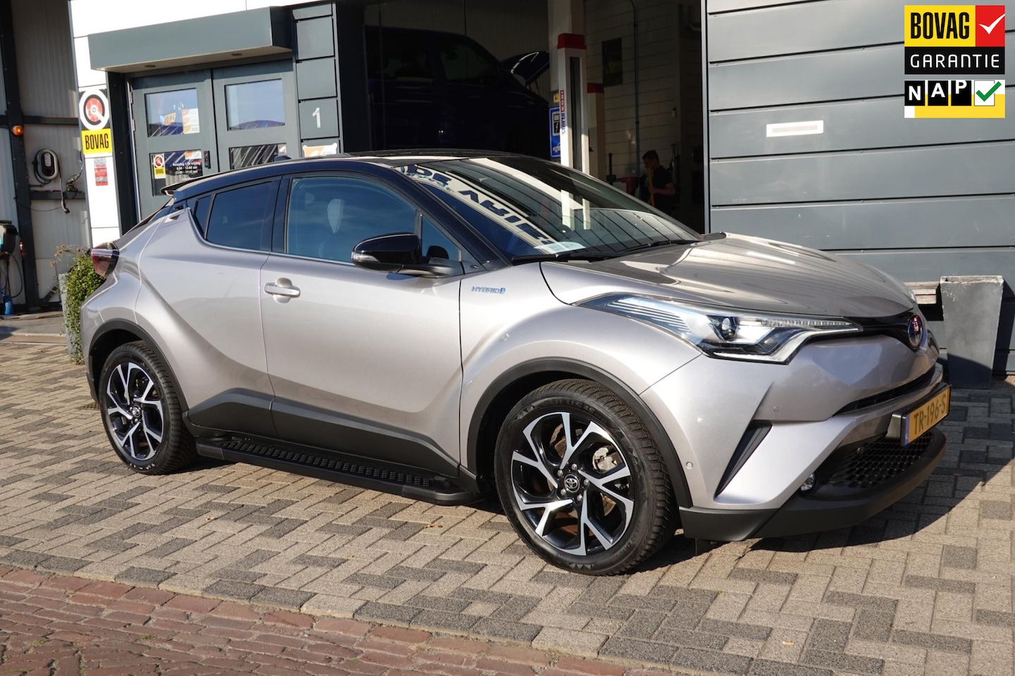 Toyota C-HR - 1.8 Hybrid Bi-Tone UNIEKE KM STAND - AutoWereld.nl