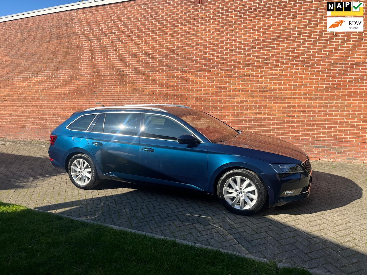 Skoda Superb Combi - 1.6 TDI Style Business Navi Cruise Clima Stoelverw - AutoWereld.nl