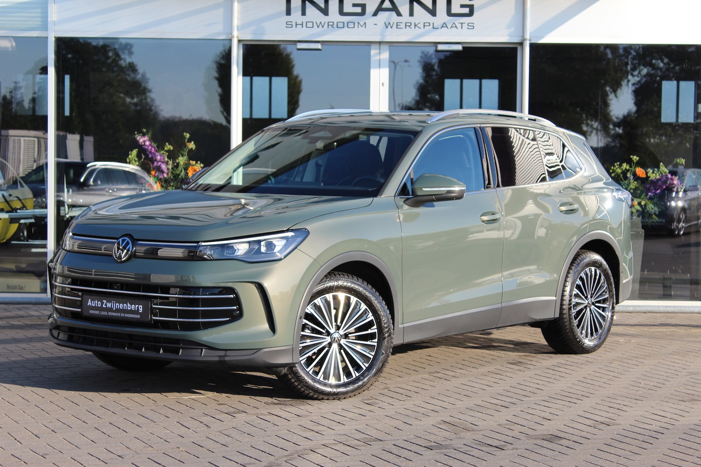 Volkswagen Tiguan - 1.5 TSI Elegance | Trekhaak | 360° | Massage | - AutoWereld.nl