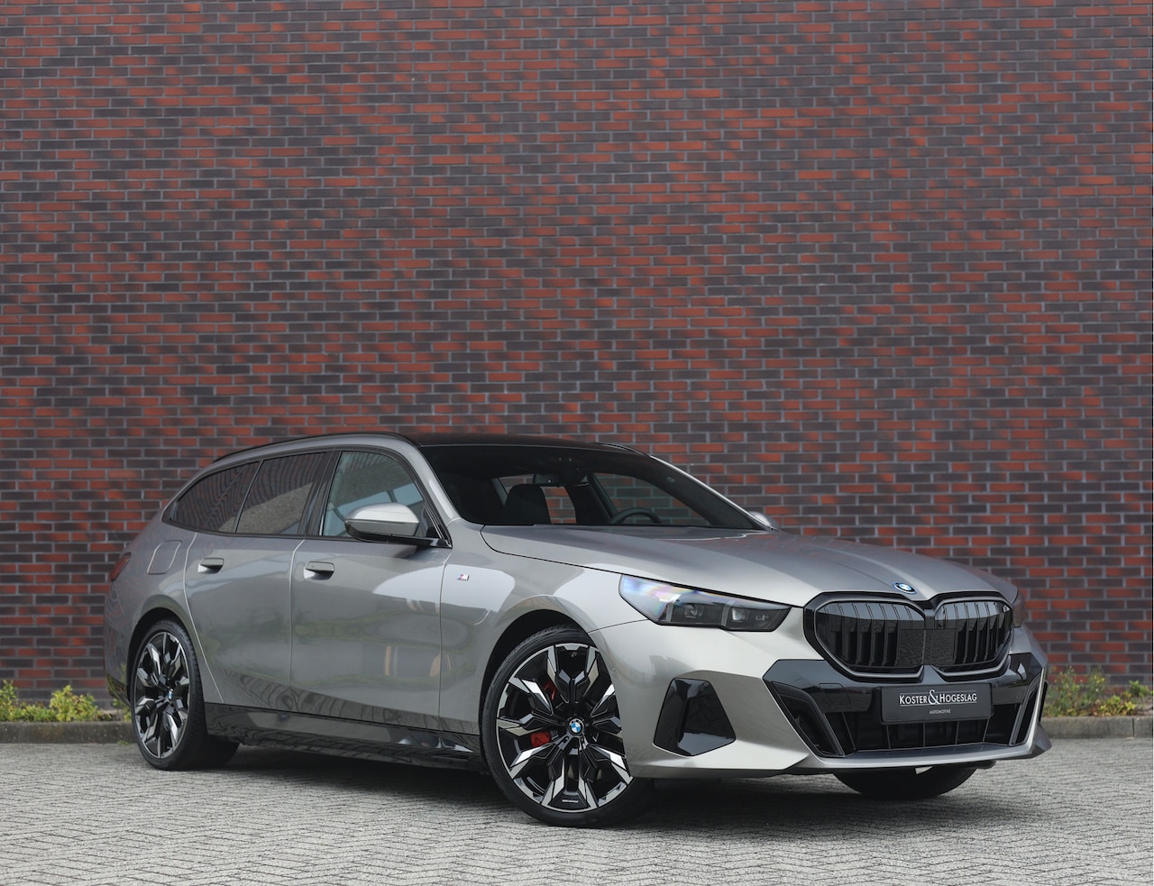 BMW 5-serie Touring - 550e xDrive | M Sport Pro - Pano - Trekhaak - AutoWereld.nl