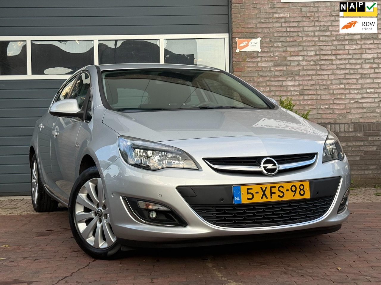 Opel Astra - 1.4 Turbo Cosmo|Climate|Navi. - AutoWereld.nl
