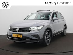 Volkswagen Tiguan - 1.5 TSI Life Business | Nw. Model | Panoramadak | Trekhaak | Stoelverwarming