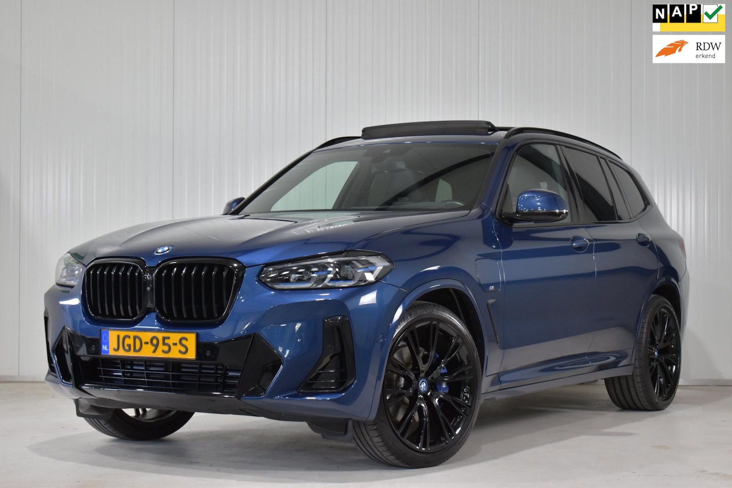 BMW X3 - XDrive30e High Executive M Sport Shadow | M ZETELS | PANO | 1E EIG | DEALER | 21 INCH | 36 - AutoWereld.nl