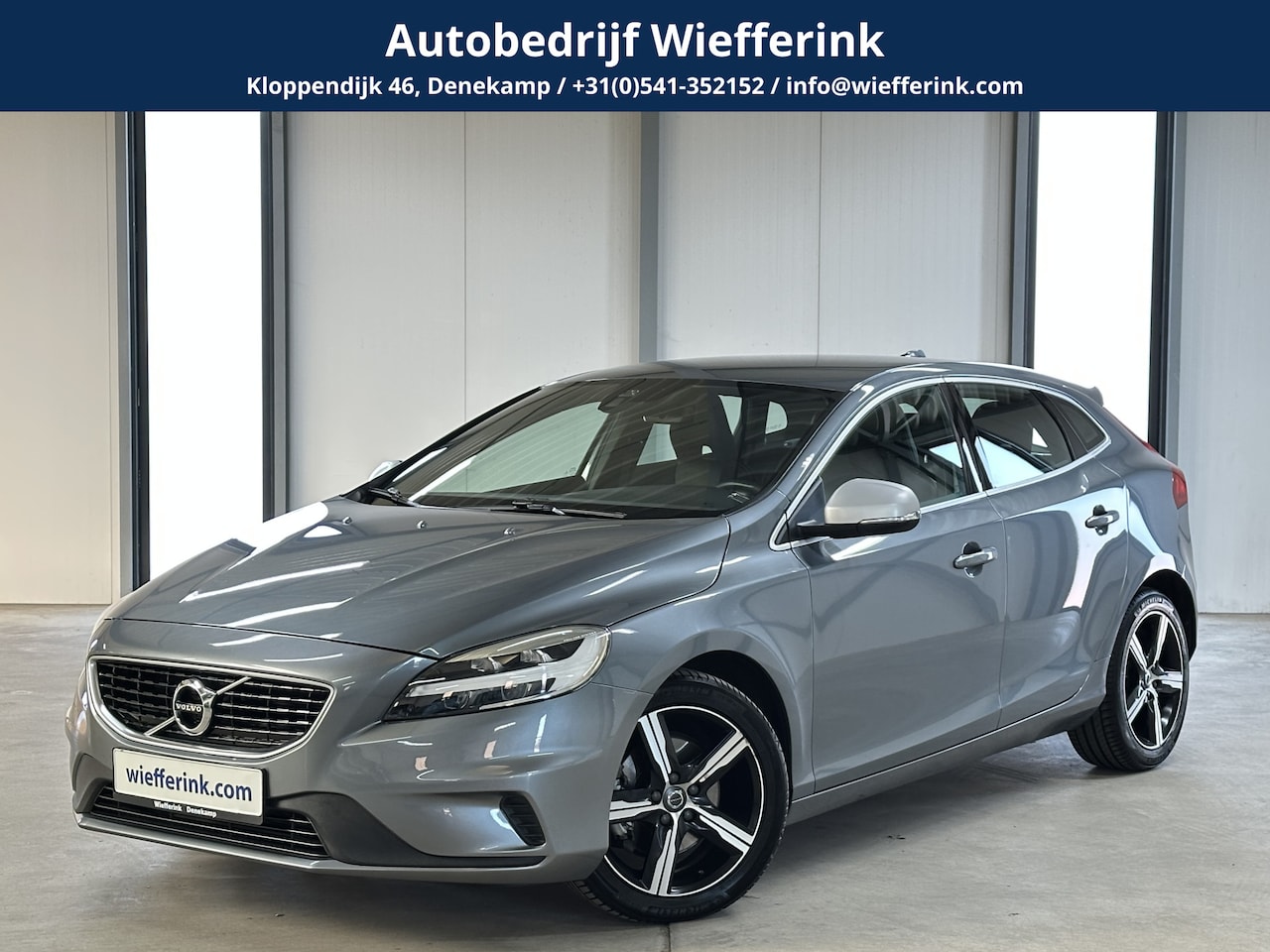 Volvo V40 - 2.0 T4 Business Sport R-Design 191pk | Trekhaak | Stoelverwarming | PDC - AutoWereld.nl