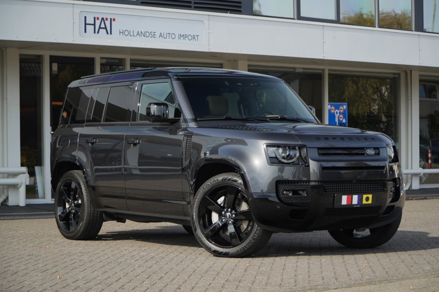Land Rover Defender 110 - 2.0 P300e 110X HSE I Pano I 22 Inch I Head-up I Trekhaak I - AutoWereld.nl