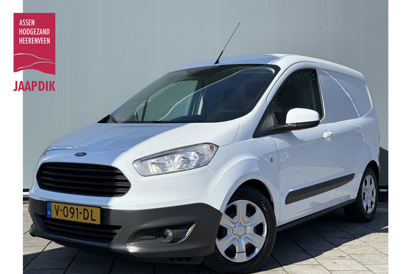Ford Transit Courier - BWJ 2017 | 1.5 TDCI 75PK Trend | AIRCO | TREKHAAK | NAVI | CRUISE | PDC | - AutoWereld.nl
