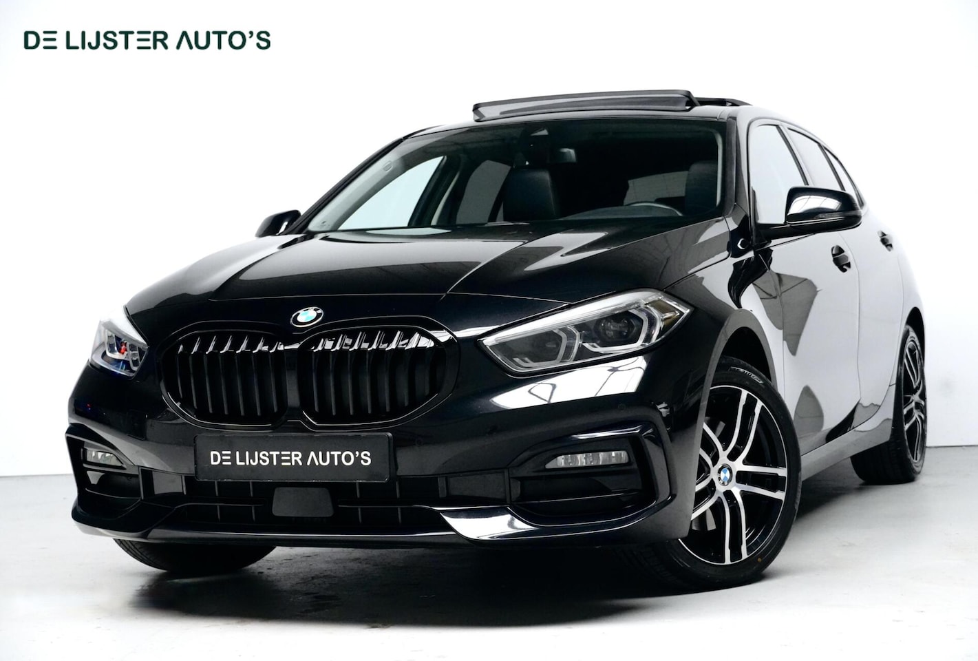 BMW 1-serie - 118i Sport Line Automaat 136 Pk | Pano-dak | CarPlay | Sportstoelen | Leder + Verwarmd | S - AutoWereld.nl