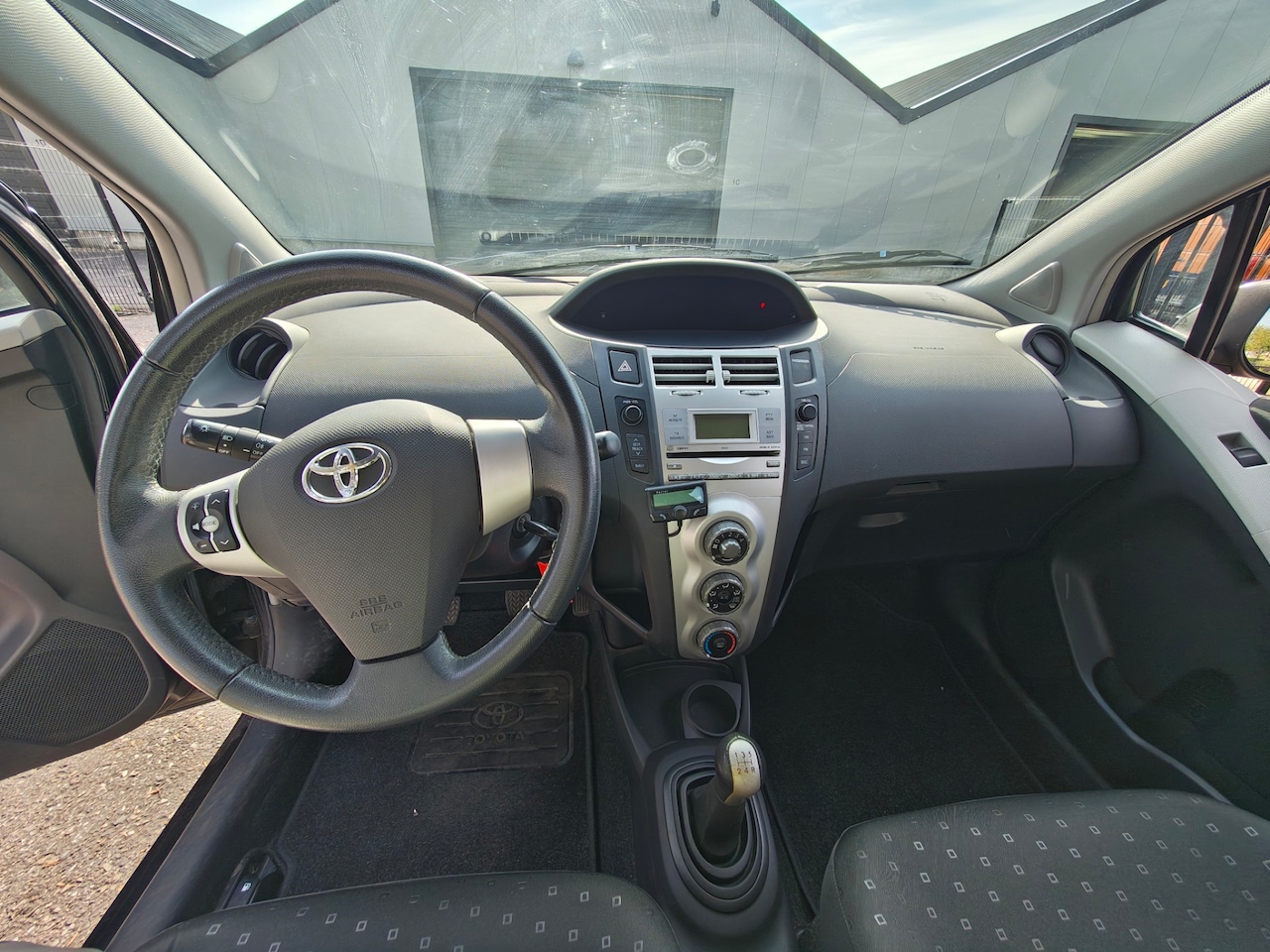 Toyota Yaris - 1.0 VVTi TOP ONDERHOUDEN - AIRCO - NETTE AUTO - AutoWereld.nl