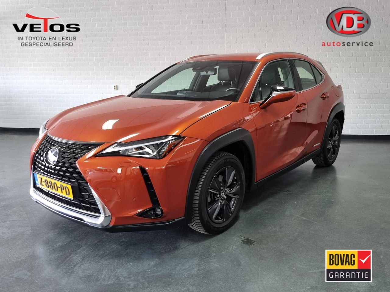 Lexus UX - 250h Luxury Line / Zwart leer - AutoWereld.nl