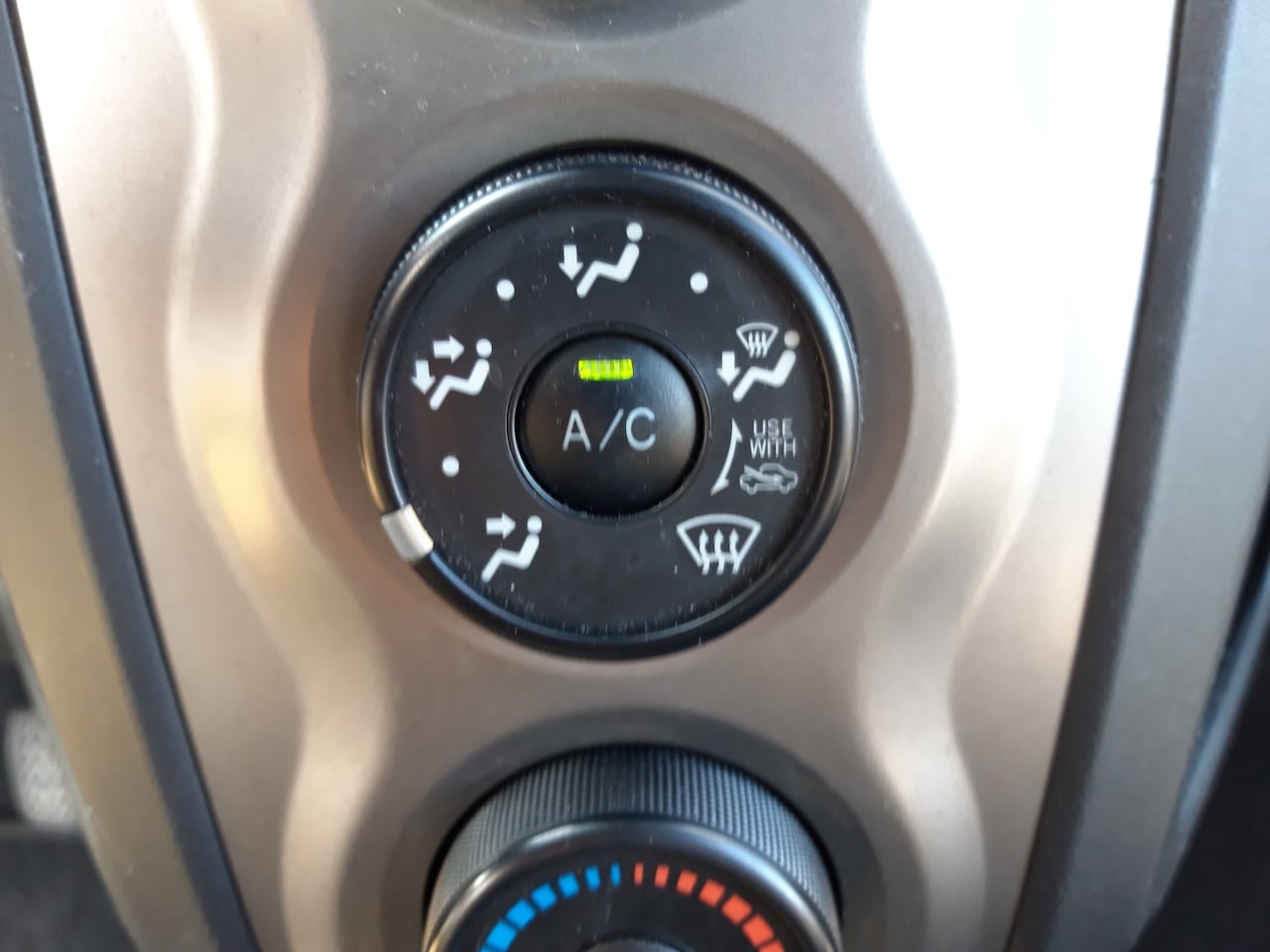 Toyota Yaris - 1.0 VVTi Acces Airco, lage km stand!!