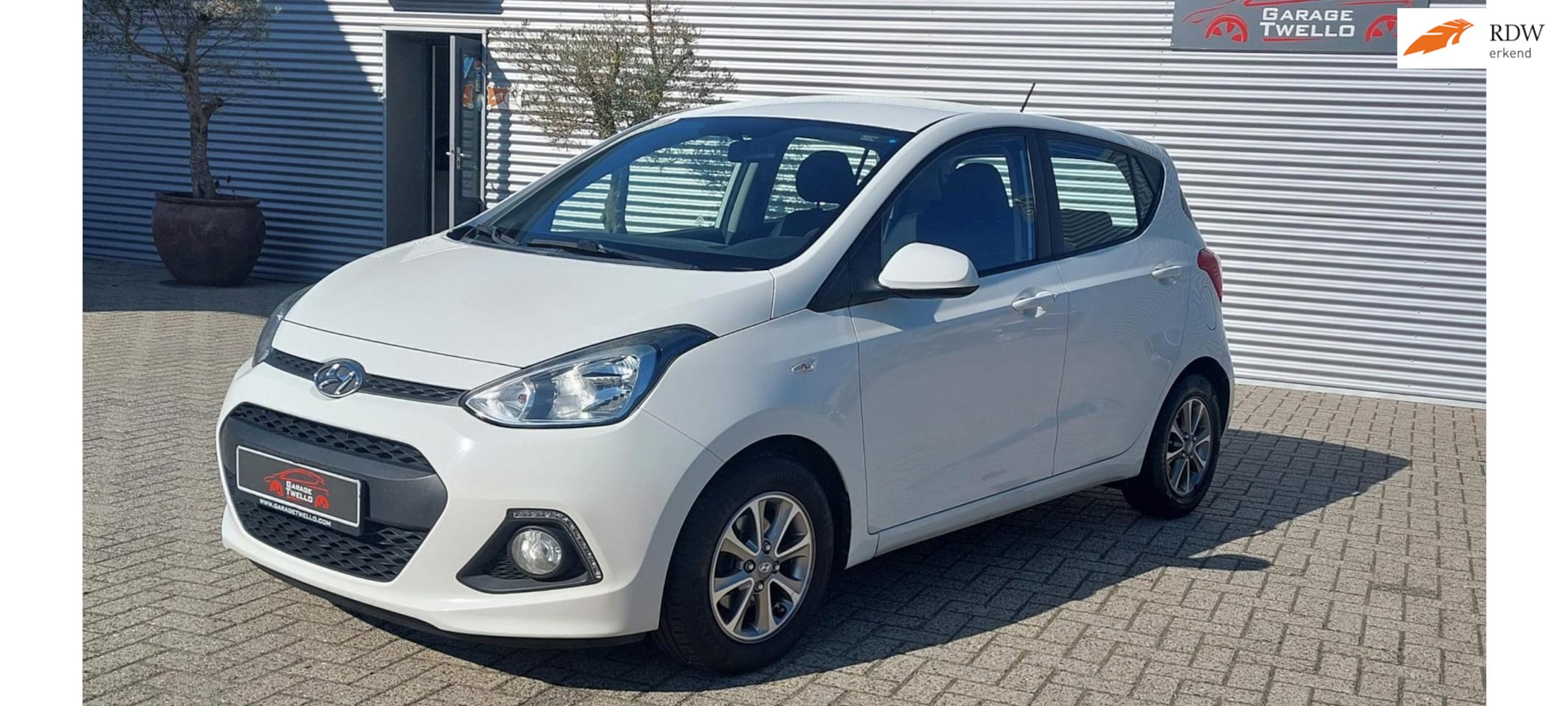 Hyundai i10 - 1.0i FiFA World cup edition , airco, stoel verwarming, cruise control, stuur verwarming en - AutoWereld.nl