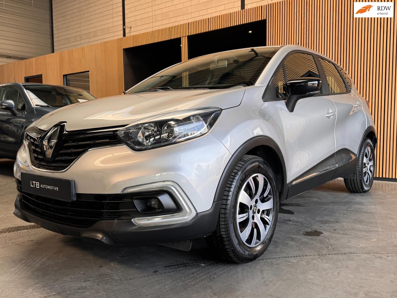 Renault Captur - 1.2 TCe Limited Automaat Navi|Keyless|PDC|Airco - AutoWereld.nl
