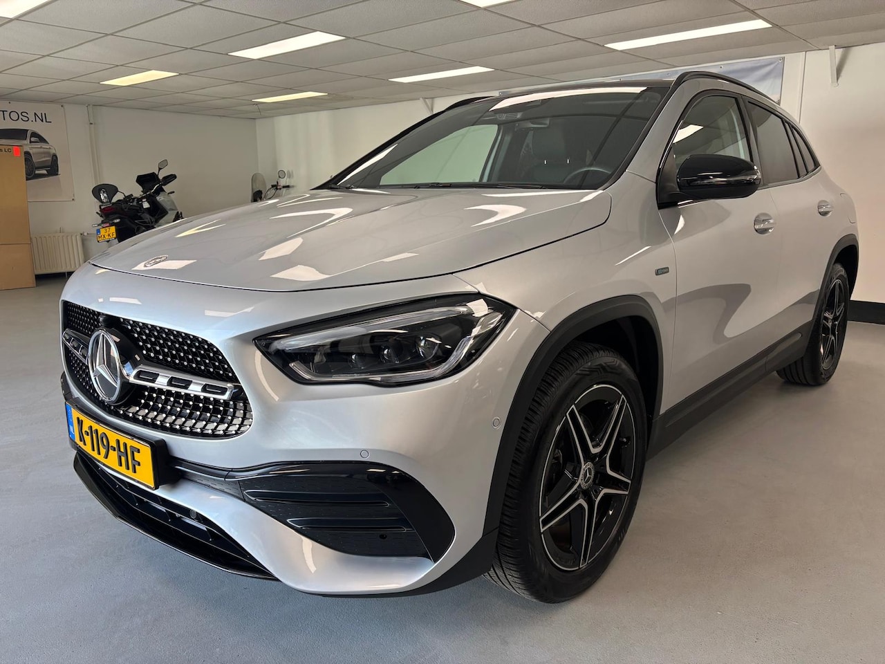Mercedes-Benz GLA-Klasse - 250 e AMG Pano/Memory/Keyless go/Night/Ambilight/Widescreen - AutoWereld.nl