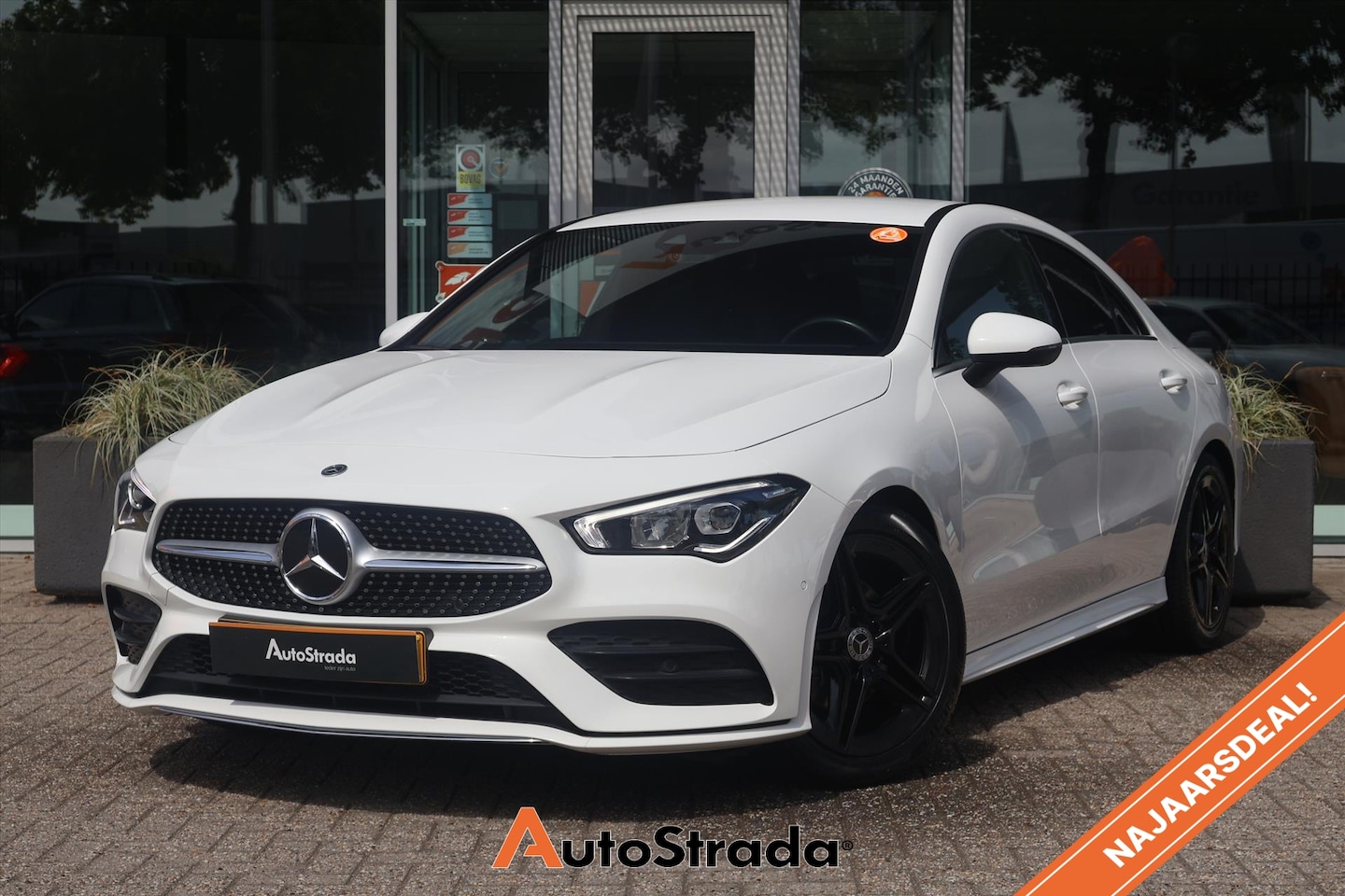 Mercedes-Benz CLA-Klasse - Coupé 180 AMG-LINE I Camera I Carplay | Navi I LED I Stoelverwarming I Cruise | 1e Eigenaa - AutoWereld.nl