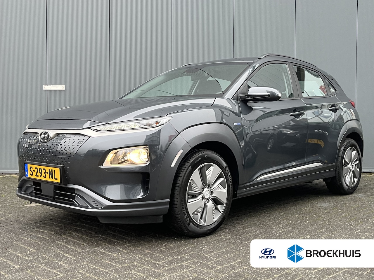 Hyundai Kona Electric - 39 kWh 136pk Comfort | Carplay | Camera | Climate | Keyless | Navigatie | Warmtepomp | 17" - AutoWereld.nl