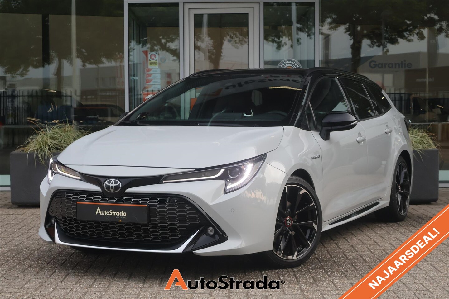 Toyota Corolla Touring Sports - 2.0 GR Hybrid 184pk | Keyless | Camera | Navi | Head-Up | Stoelverwarming | LED | Dodehoek - AutoWereld.nl