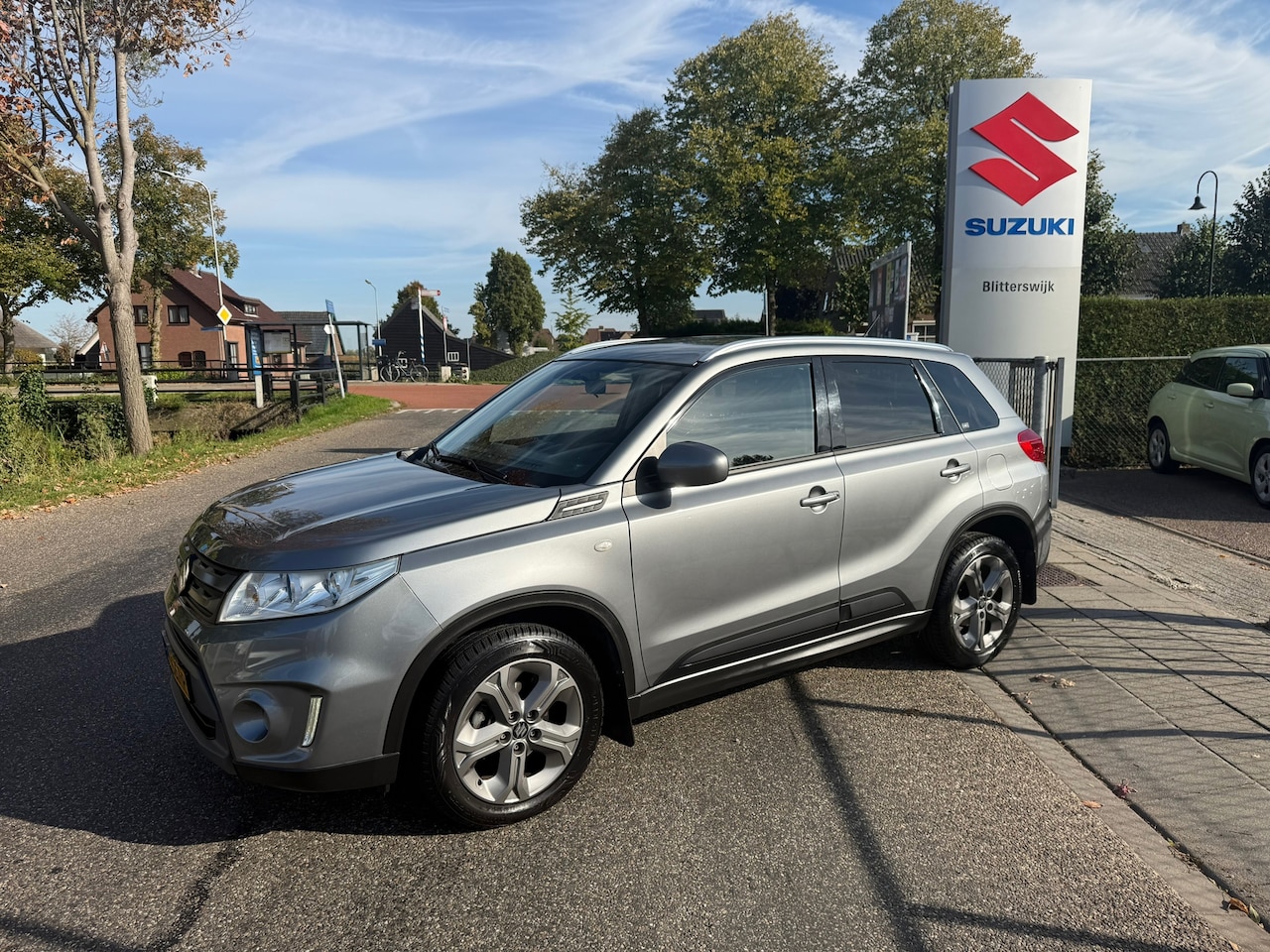 Suzuki Vitara - 1.6 Exclusive // TREKHAAK // Stootlijsten // Navigatie // Prachtige auto // Rijklaarprijs! - AutoWereld.nl