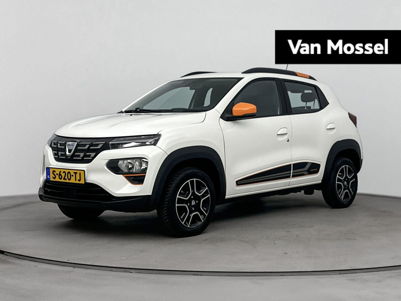 Dacia Spring - Essential 27 kWh 45PK | Navigatie | Achteruitrijcamera | Lederen Bekleding - AutoWereld.nl