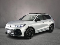 Volkswagen Tiguan - R-Line Edition 1.5 eTSI 150pk DSG Automaat Trekhaak, Panoramadak, Black Style, 360 camera,
