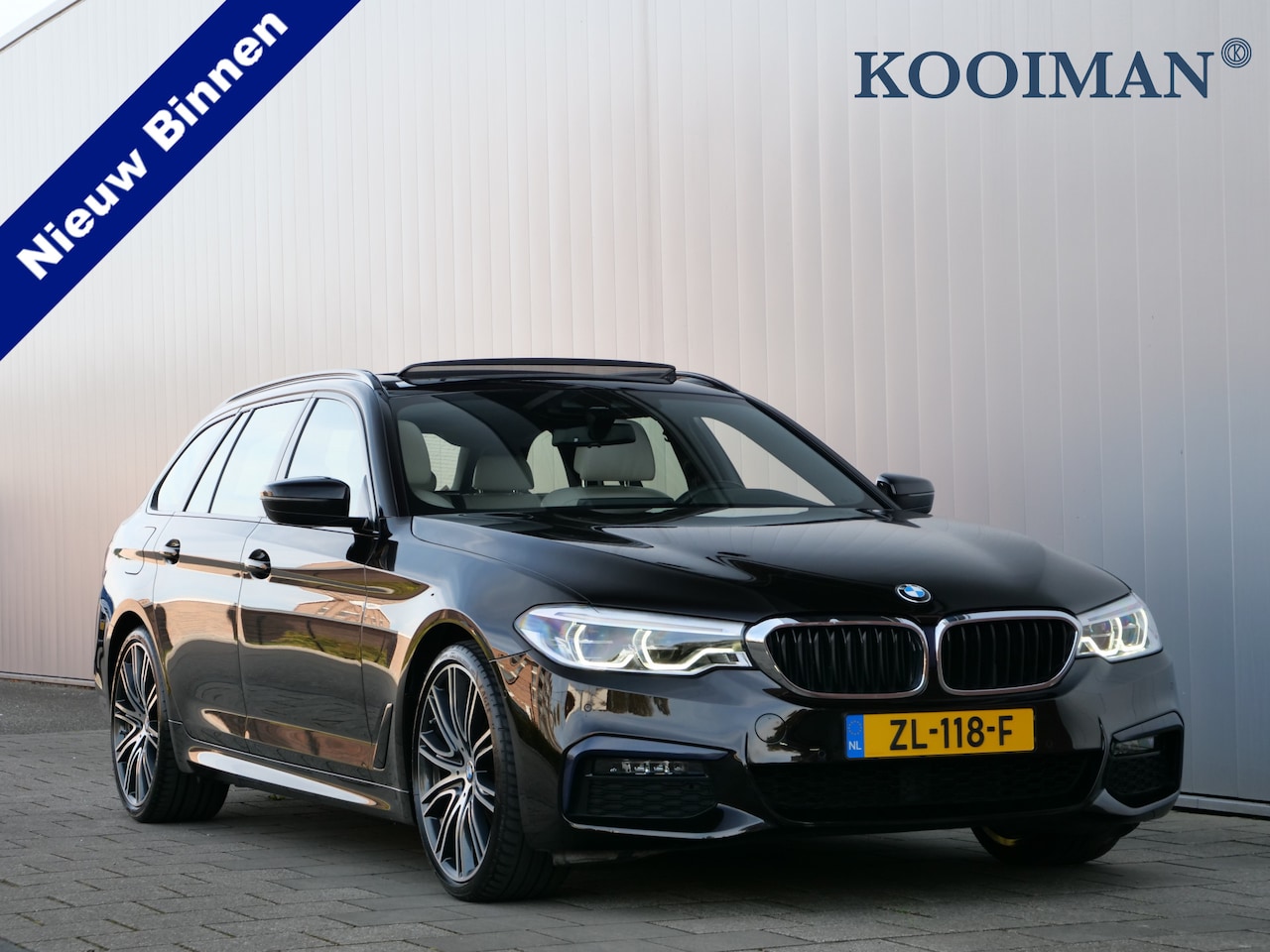 BMW 5-serie Touring - 520i 184pk High Executive Edition Automaat M-Sport / Leder / Schuifdak / Camera - AutoWereld.nl