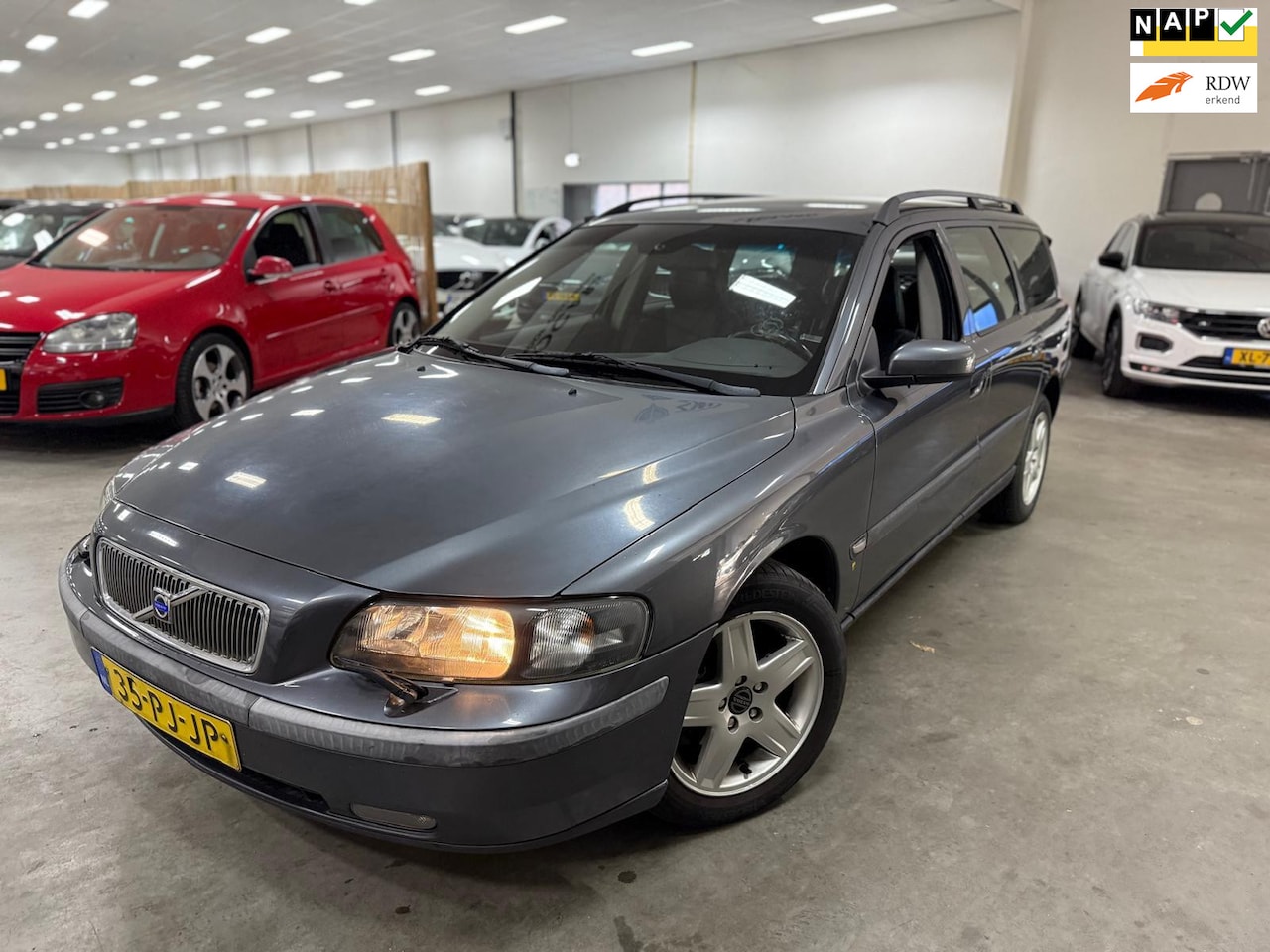 Volvo V70 - 2.4 Comfort Line / LPG G3 / NETTE AUTO / DEALER ONDERHOUDEN - AutoWereld.nl