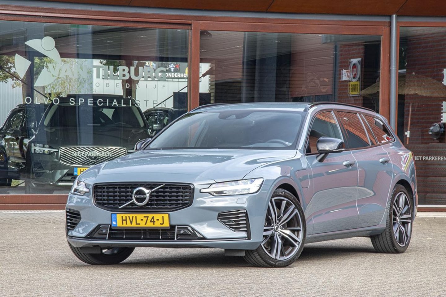 Volvo V60 - 2.0 T6 RECHARGE AWD R-DESIGN / H&K / 19" - AutoWereld.nl