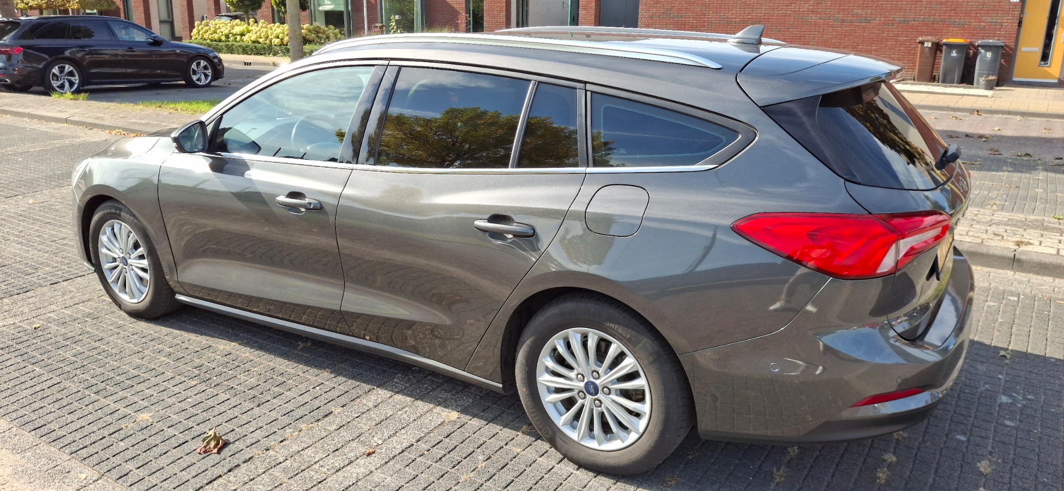 Ford Focus Wagon - 1.0 EcoBoost Titanium Business - AutoWereld.nl