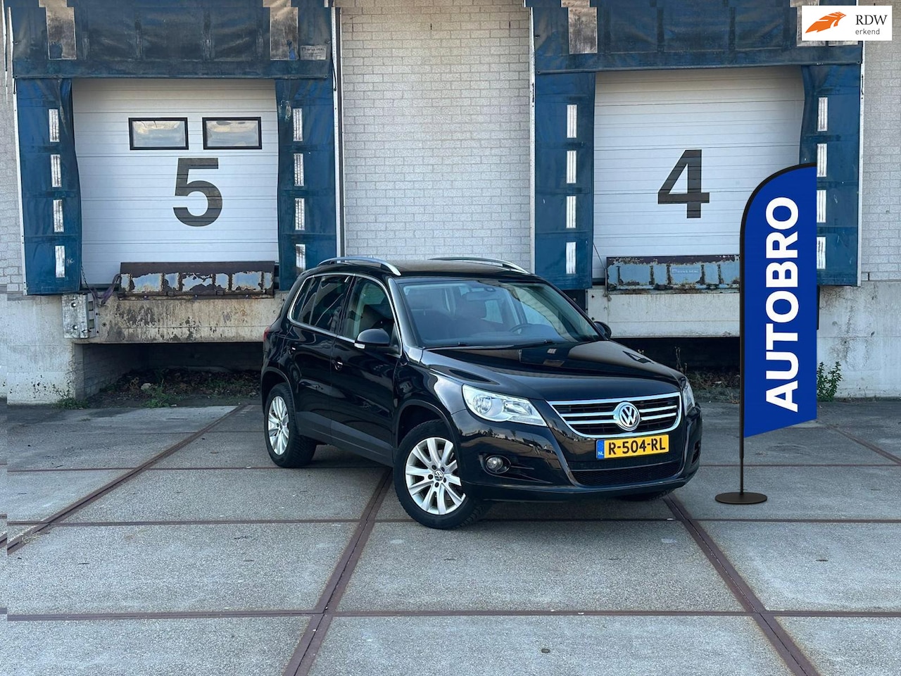 Volkswagen Tiguan - 2.0 TSI Track&Field 4Motion (Pano+Camera+Trekhaak) - AutoWereld.nl