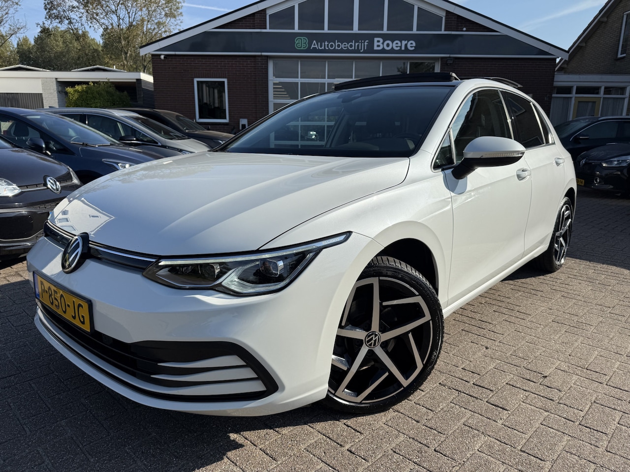Volkswagen Golf - 1.5 TSI Life Panoramadak, 18''Lmv, Winterpakket - AutoWereld.nl