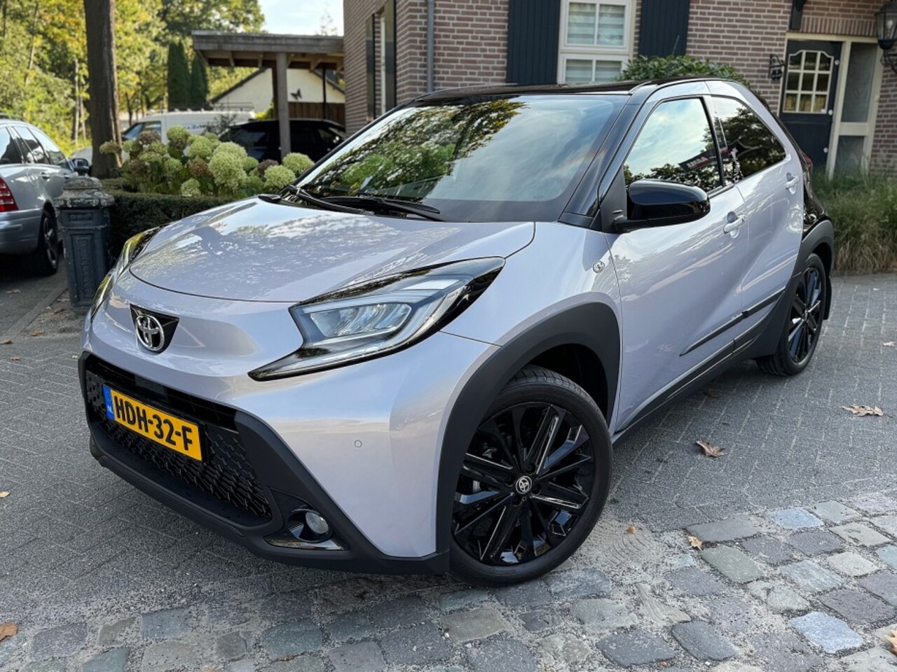 Toyota Aygo X - 1.0 VVT-i S autom JBL ecc,1/2leer,lmv,pdc,dglas,pdc - AutoWereld.nl