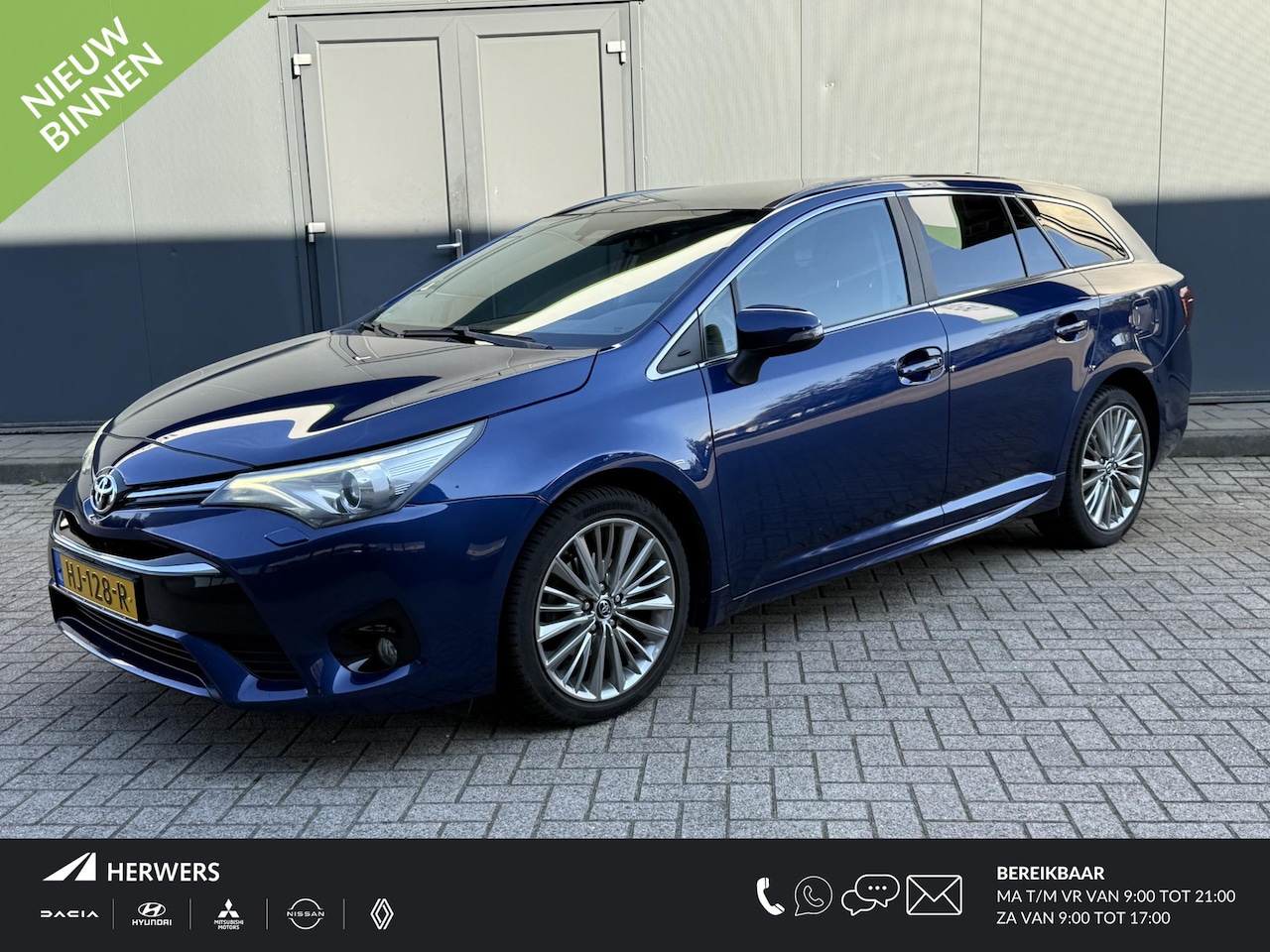 Toyota Avensis Touring Sports - 1.8 VVT-i Lease Pro / Navigatie / Trekhaak (1500KG) / Camera / Cruise Control / Climate Co - AutoWereld.nl