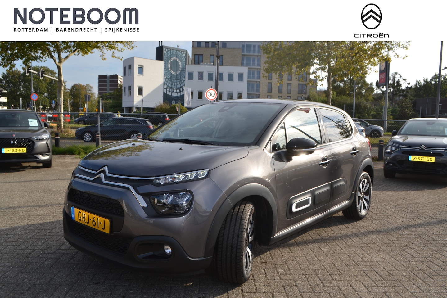 Citroën C3 - 1.2 PureTech Max I AUTOMAAT I 110PK I NAVIGATIE I ACHTERUITRIJCAMERA I L.M. VELGEN I PARKE - AutoWereld.nl