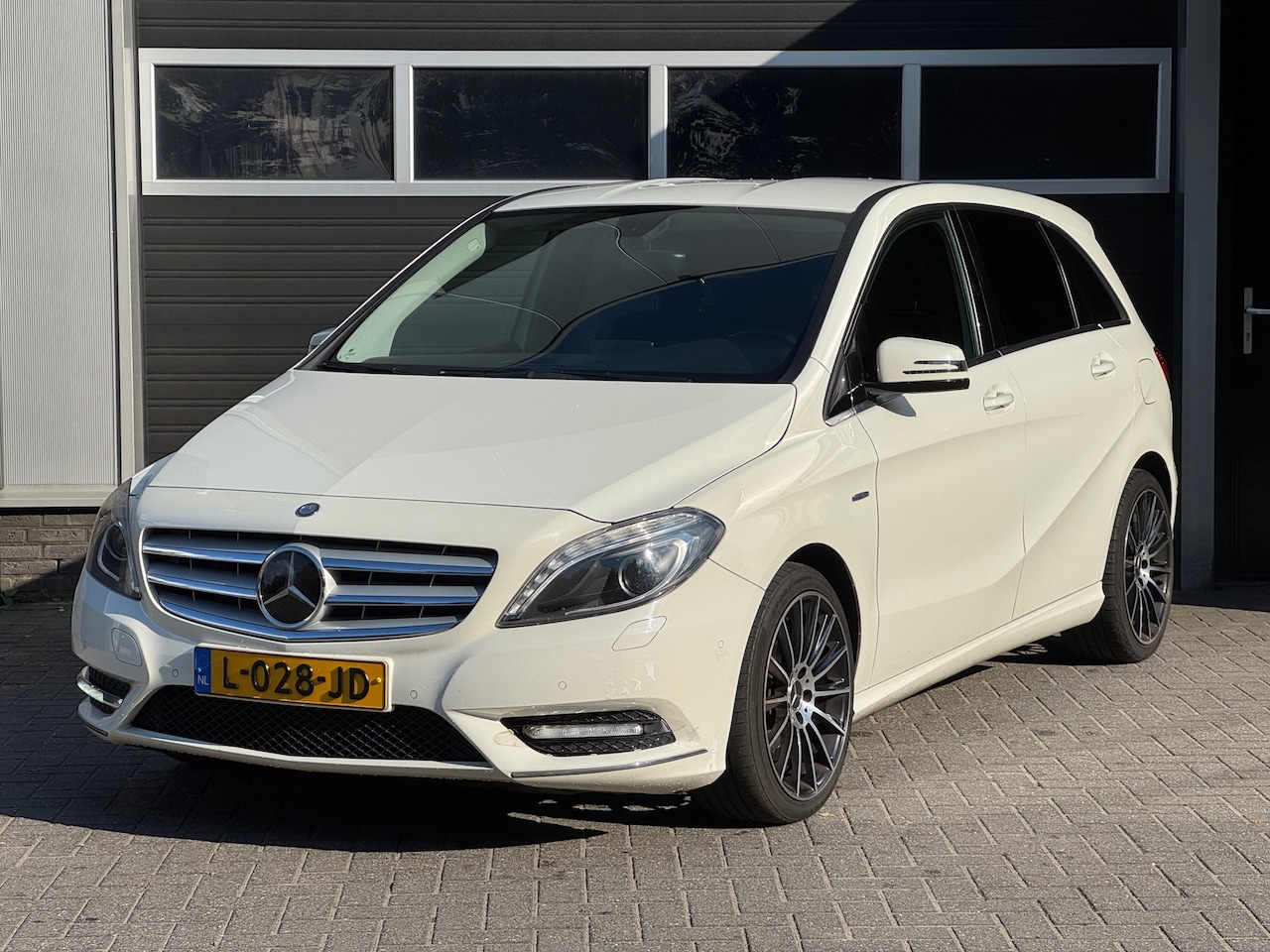 Mercedes-Benz B-klasse - 180 Ambition LEES ADVERENTIE - AutoWereld.nl