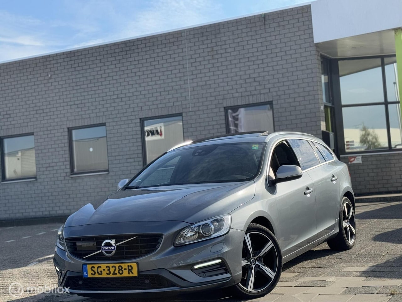 Volvo V60 - 2.0 D4 Business Sport|Dak Camera ACC Standkachel - AutoWereld.nl
