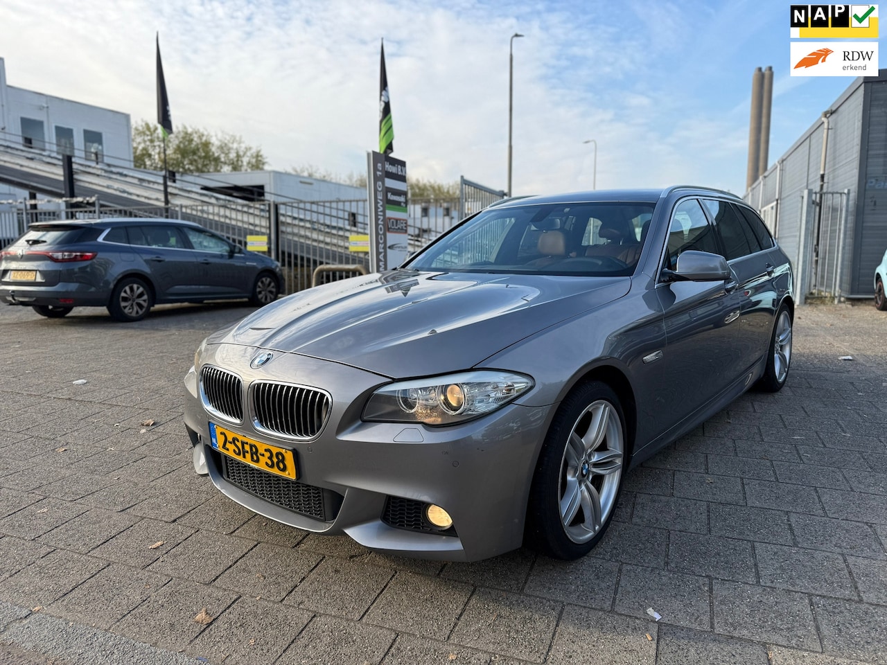 BMW 5-serie Touring - 520i M-PAKET | veel options | goedonderhouden | trekhaak - AutoWereld.nl