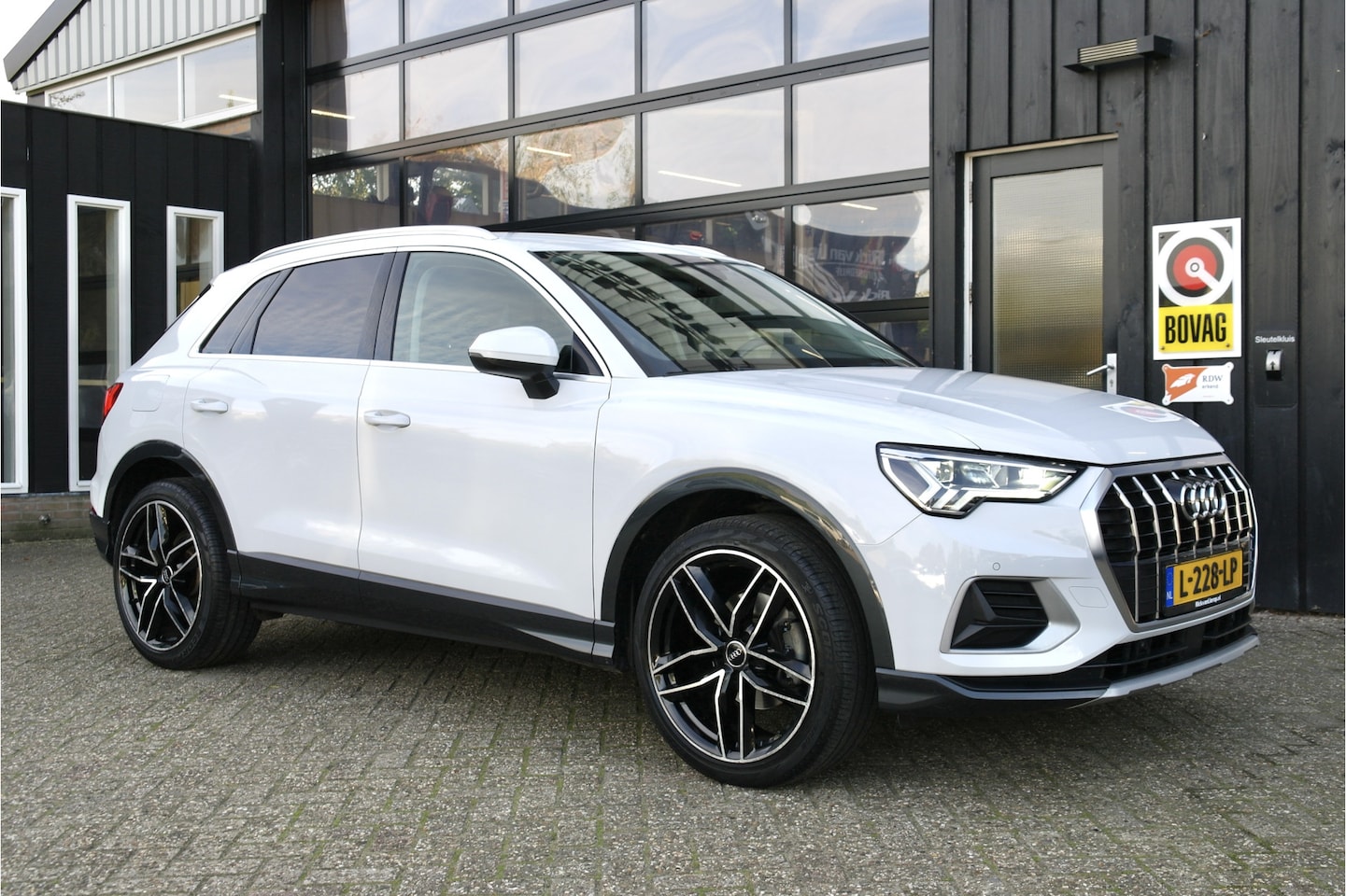 Audi Q3 - 35 TFSI Business Edition | Cruise | Clima | LED | Virtual | 20'' | Carplay | Stoelverwarmi - AutoWereld.nl