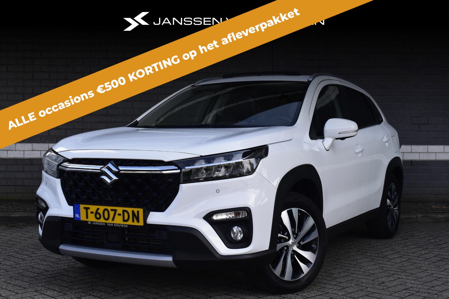 Suzuki S-Cross - 1.4 Boosterjet Style Smart Hybrid / Panoramadak / 360 Camera / Carplay / Navi / Keyless - AutoWereld.nl