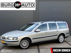 Volvo V70 - 2.4 Comfort Line - ECC - CRUISE CONTROLE - TREKHAAK - 1.800 KG TREKGEWICHT - LM VELGEN - E