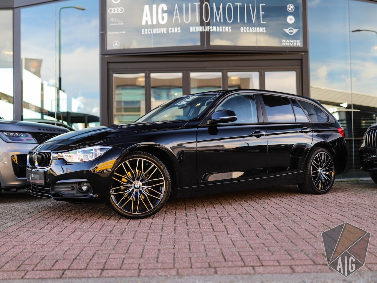 BMW 3-serie Touring - 318i Essential | BTW! | 19" LM | Leder | PDC | Stoelverw. | LED - AutoWereld.nl