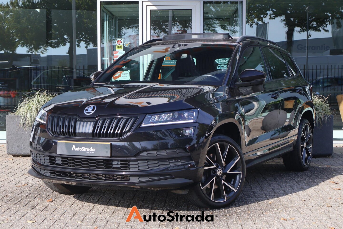 Skoda Karoq - 1.5 SportLine TSI 150pk | Trekhaak | Virtual | Canton | Camera | Pano | Carplay | Climate - AutoWereld.nl